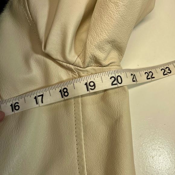 Elegant White Leather Jacket with Black Accents - Picture 14 of 16